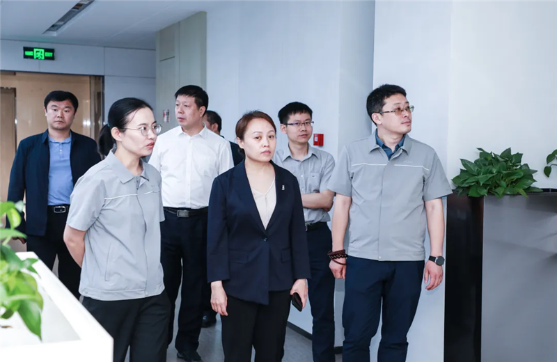 2023年5月15日，河北建材职业技术学院党委书记张明莉一行到北京集团进行校企合作交流。